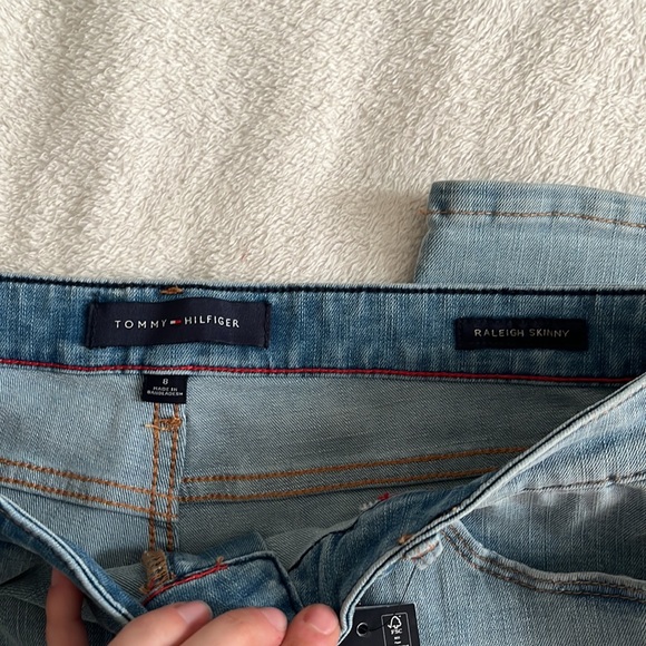 NWT Tommy Hilfiger Light Wash Jeans - Picture 5 of 7